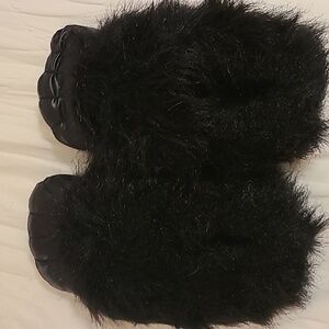 Faux fur slippers
